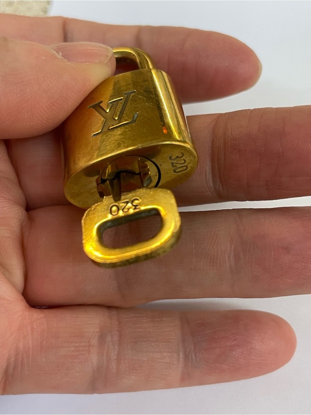 Louis Vuitton brass padlock and matching key engraved with the number 320 - Picture 4 of 4